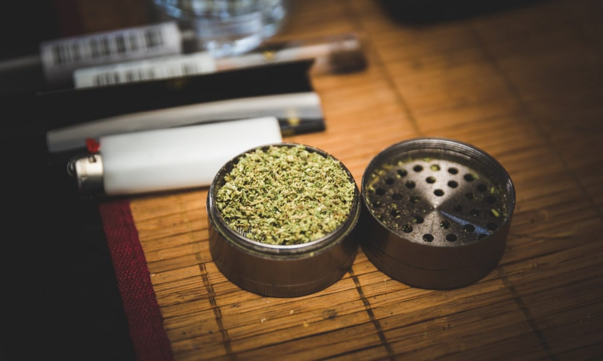 Top 6 Best Weed Grinder for Making the ‘Dopest’ Smoke (Reviews 2022)