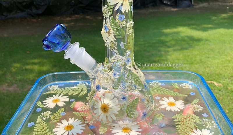 Dab rig with flower print